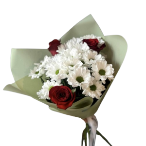 Букет із червоних троянд та хризантеми "Квіткова гармонія"