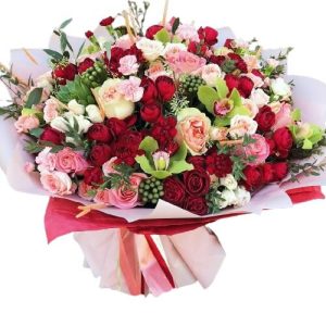 Розкішний мікс троянд, ранункулюсів та орхідей