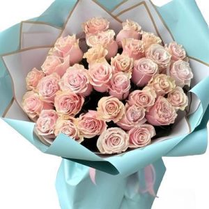 Букет з 31 імпортної рожевої троянди