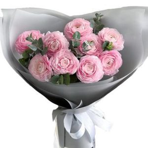 Букет із 9 рожевих ранункулюсів