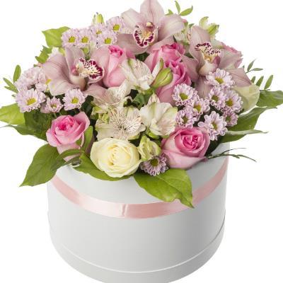 Розкішний букет у коробці з трояндами, орхідеями і альстромеріями