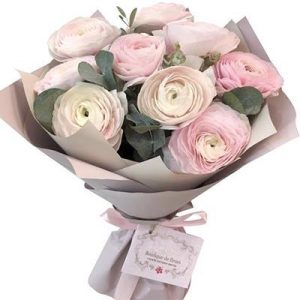 Букет із 9 ніжно-рожевих ранункулюсів