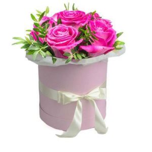 Букет із 7 рожевих троянд у коробці