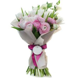 Букет із ранункулюсiв, еустоми та тюльпанів