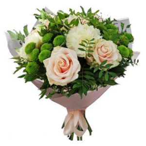 Ніжний букет із троянд і гвоздик "Пелюсткова гармонія"