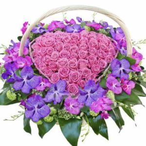 Серце із рожевих троянд та орхідеї “Тропічна романтика”