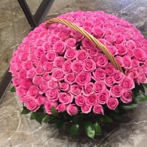 Кошик із 201 рожевої троянди