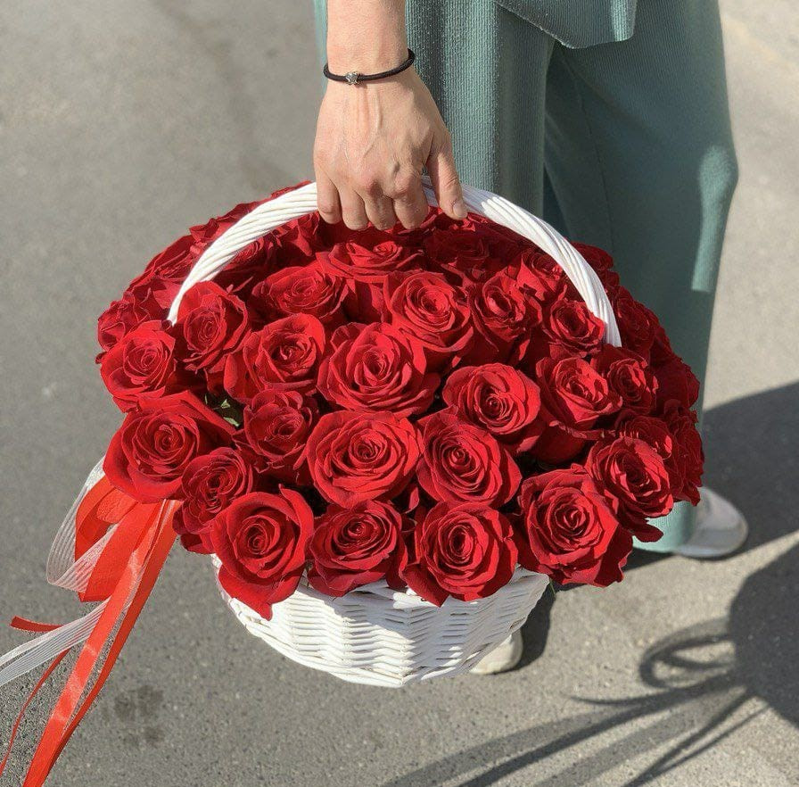 Кошик із 51 червоної троянди - Зображення 3