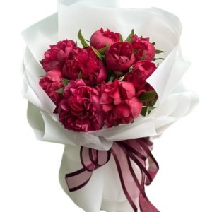 Букет із 9 бордових півоній