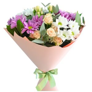 Ніжний мікс кущових троянд і хризантем