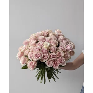 Букет із 41 рожевої троянди "Джулі"