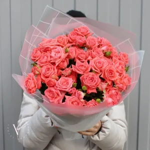 Букет із 11 коралових кущових троянд «Проміння ніжності»