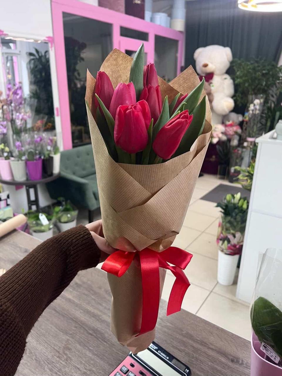 Букет із 7 червоних тюльпанів - Зображення 2