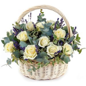 Кошик ніжності із 11 білих троянд