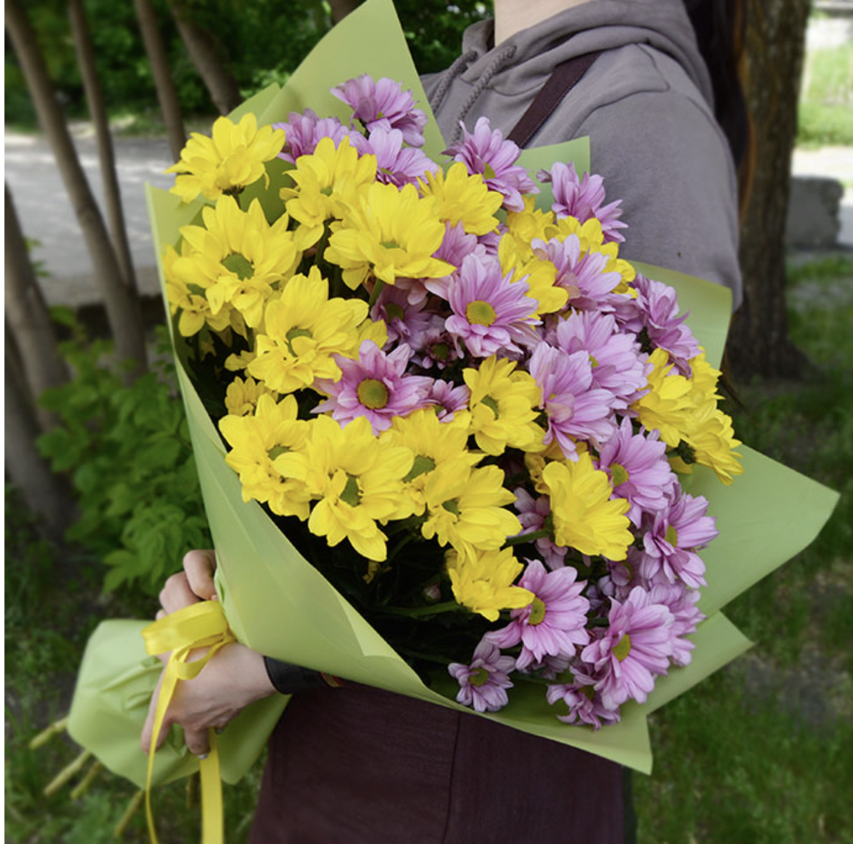 Букет із 9 гілок різнокольорової хризантеми "Яскрві відтінки" - Зображення 3
