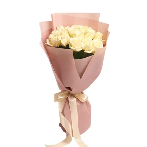 Букет із 15 білих троянд «П’ятнадцять усмішок»